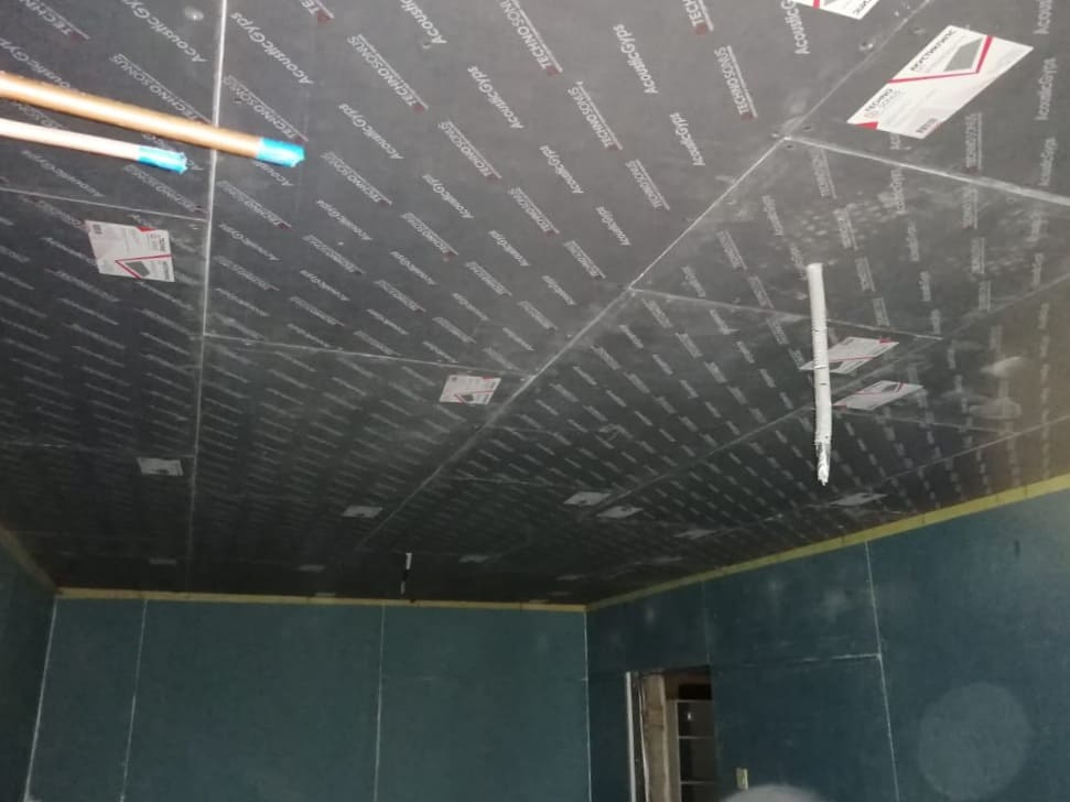 Шумоизоляция потолка панелями
